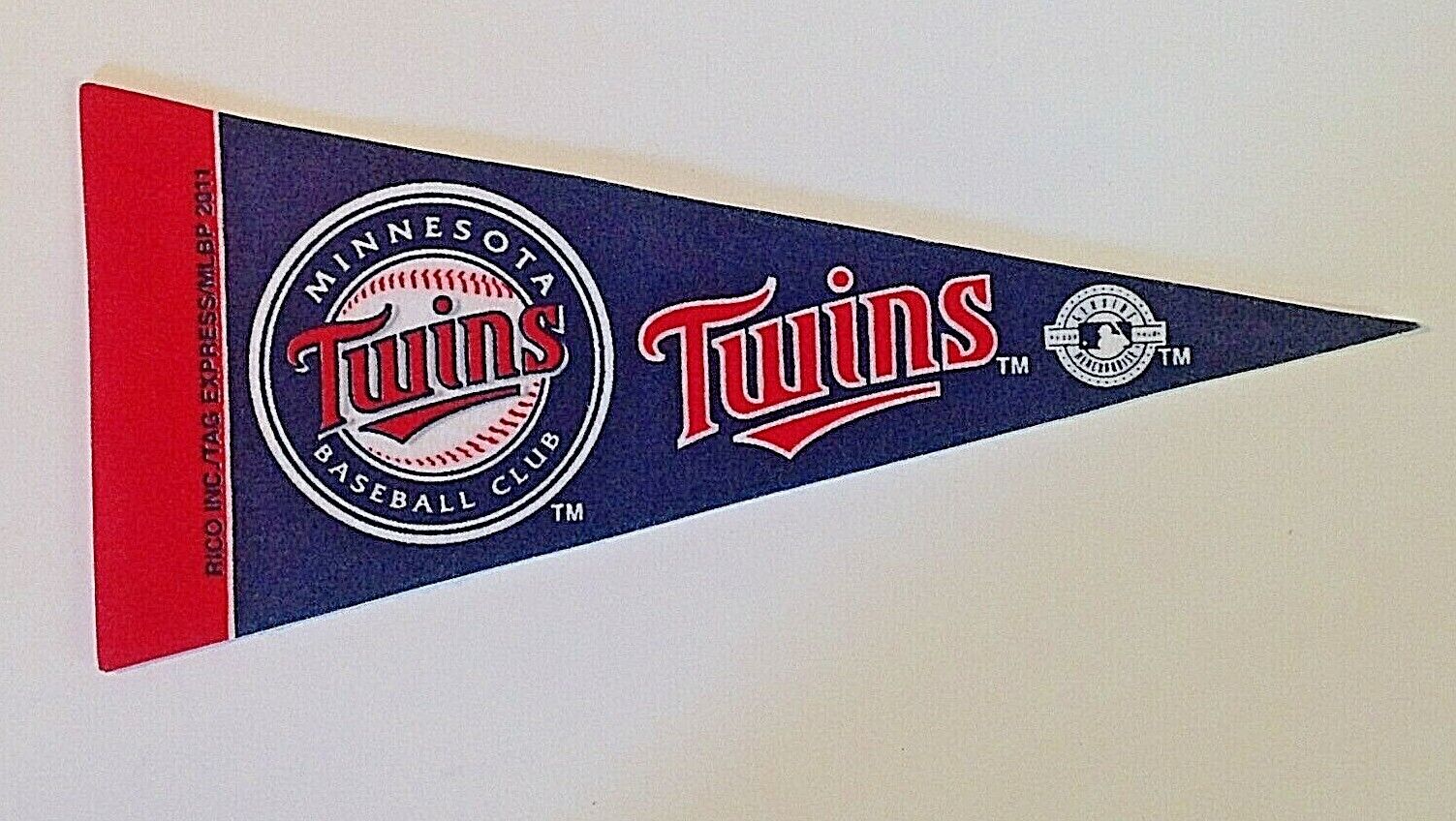 2011 RICO Tag Express Genuine MLB Minnesota Twins Souvenir Felt Mini Pennant 