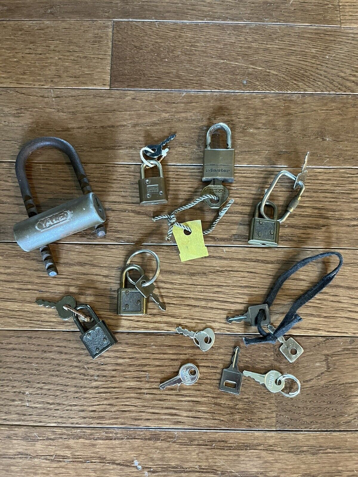 Lot Of 6 Vintage Mini Locks with Keys Master, Yale, Guard Brass And Misc. Keys