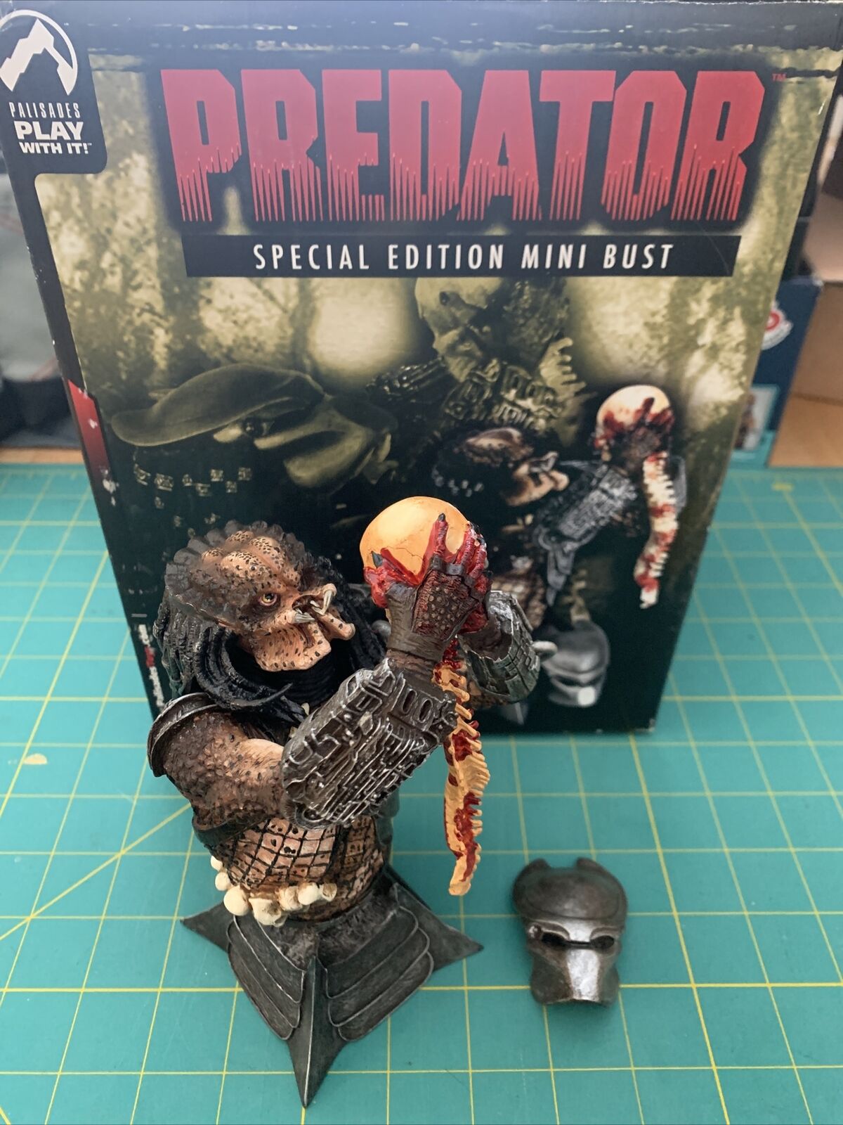 2005 Predator Special Edition Mini Bust palisades toys limited edition of 3000