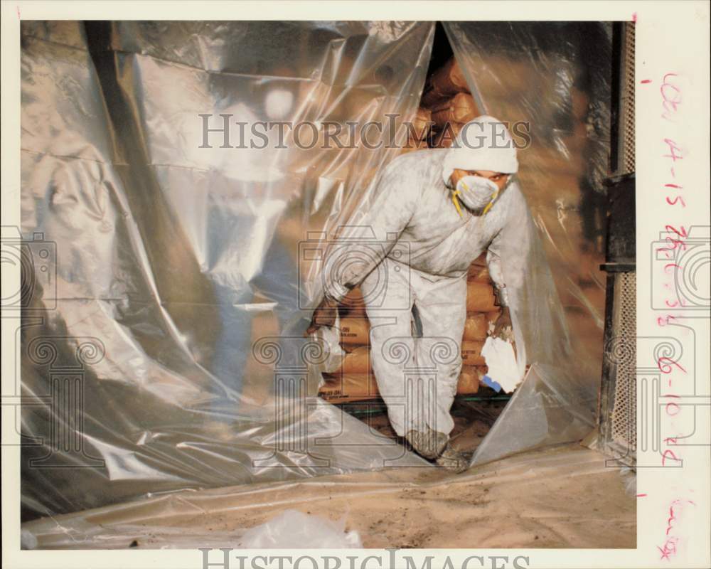 1992 Press Photo Miguel Amaya emerges from plastic sheeting at Houston Astrodome