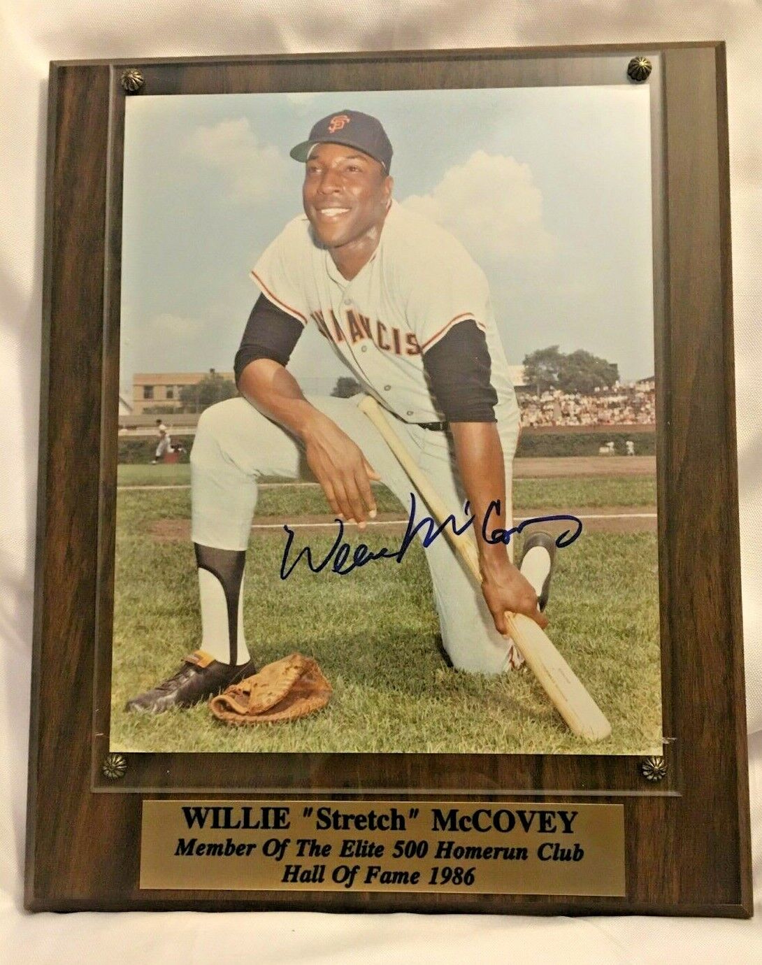 S.F. GIANTS WILLIE McCOVEY SIGNED PHOTO IN A BEAUTFUL WOODEN PLAQUE MAKE OFFERS