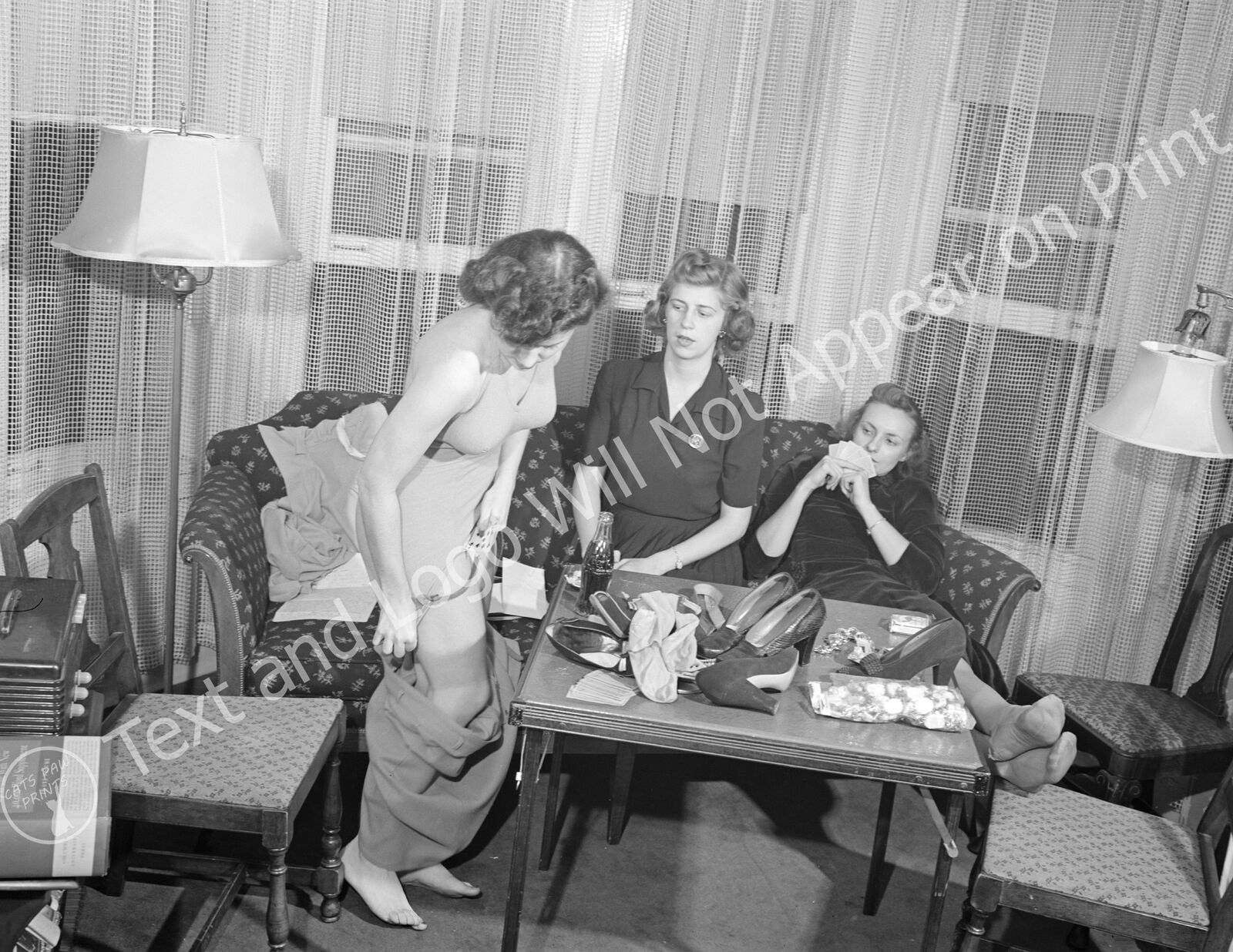 1941 Girls Playing Strip Poker, Detroit, MI Vintage Old Photo 8.5\
