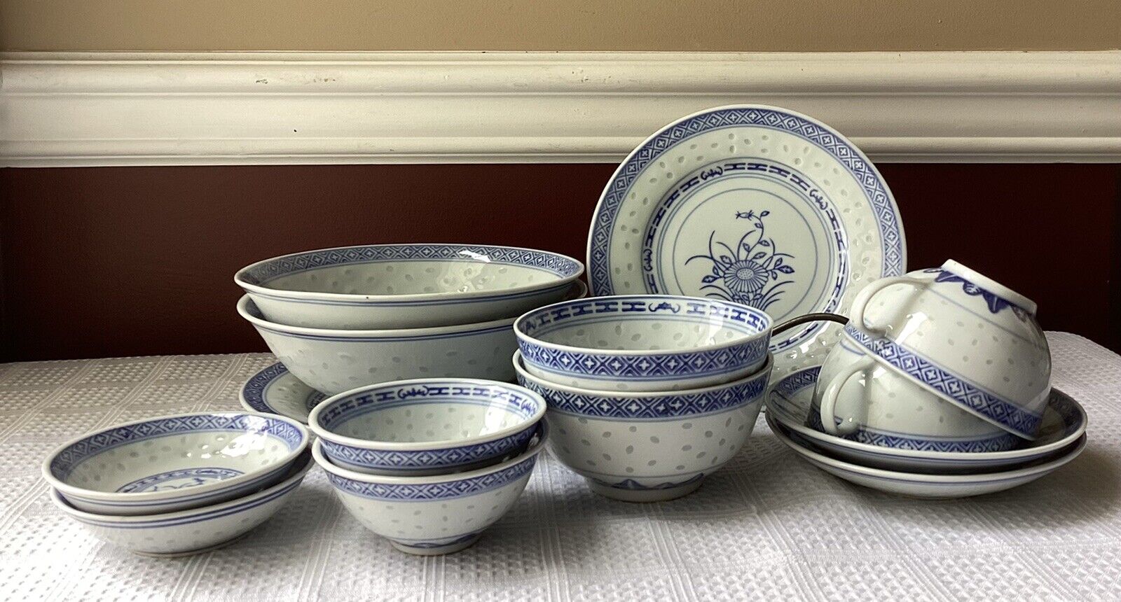 Set of 14-piece Vintage Chinese Porcelain Rice Eye Dinner Service For 2