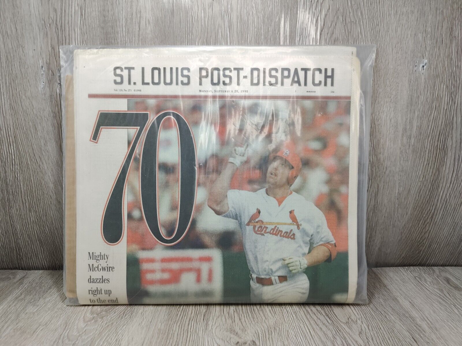 ST LOUIS Post-Dispatch September  28 1998 NEWSPAPER - MARK MCGWIRE HITS HR 70. 