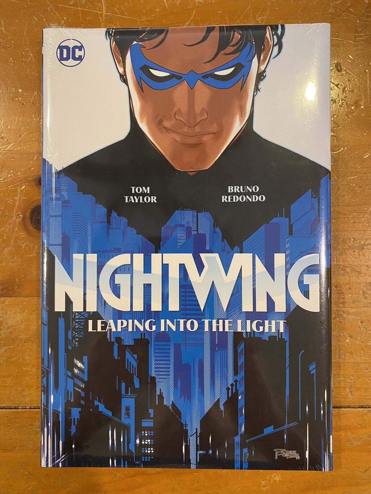 Nightwing: Leaping Into The Light HC (DC Comics 2021)