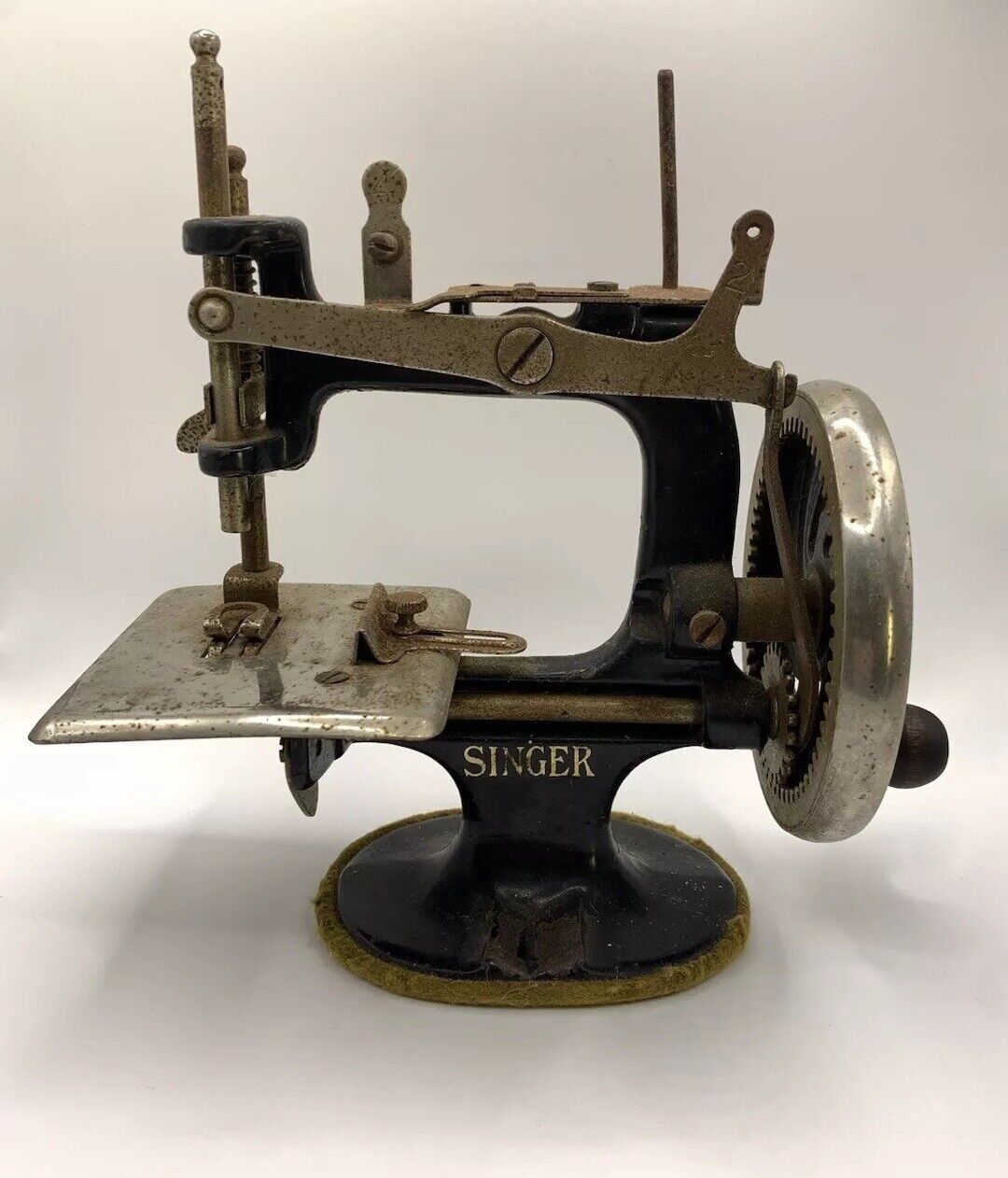 Antique/Vintage Singer Mini Sewing Machine Salesman Sample Childs Toy Hand Crank