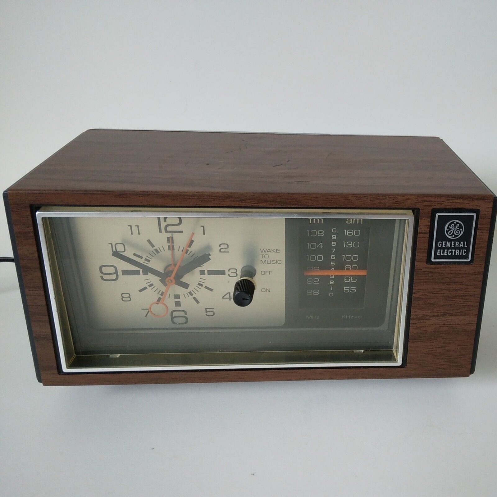 GE 7-4550C Analog Radio Alarm Clock-AM/FM-Vintage 1981-Tested/Works