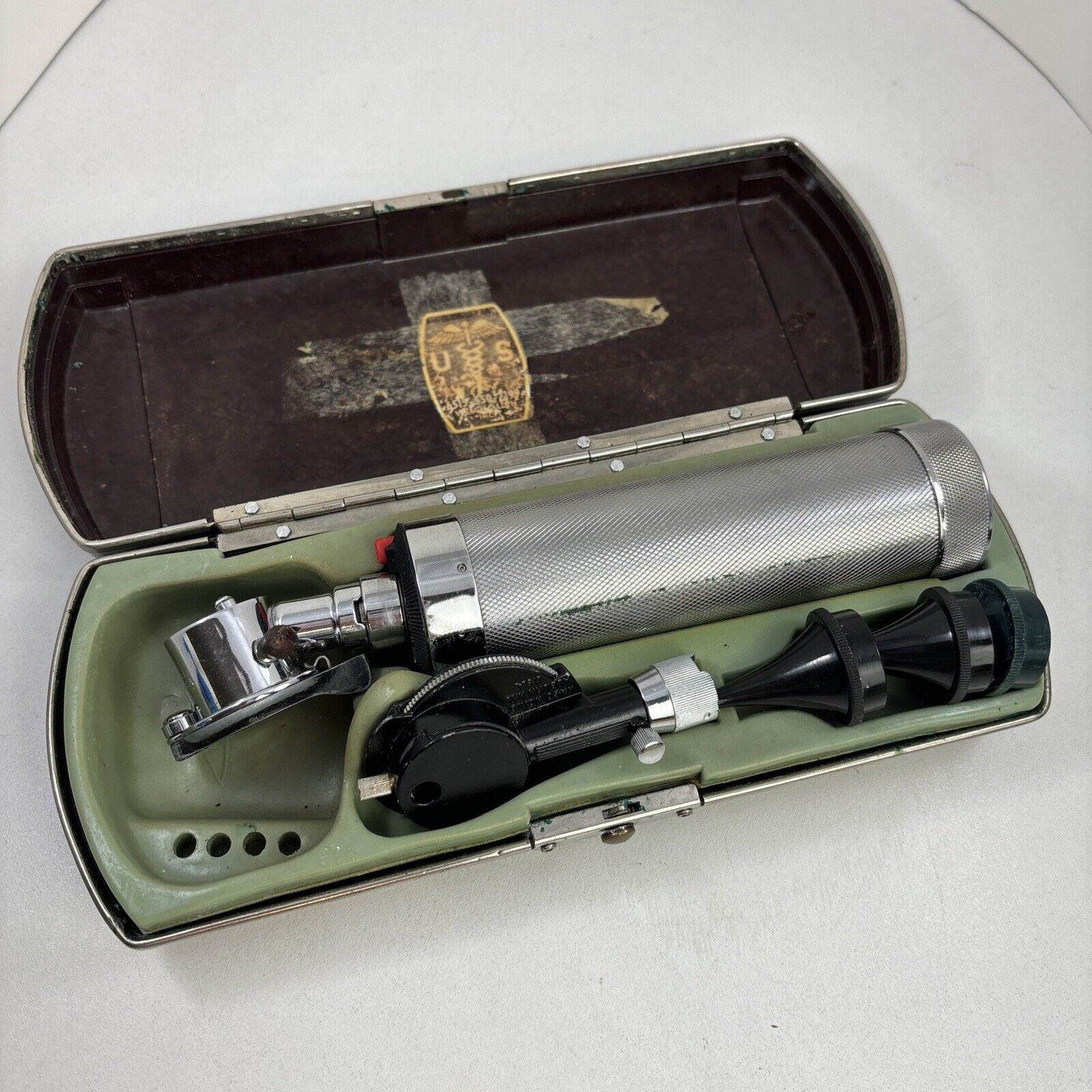 Vintage Welch Allyn Diagnostic Set Ophthalmoscope Otoscope Bakelite Case - as is