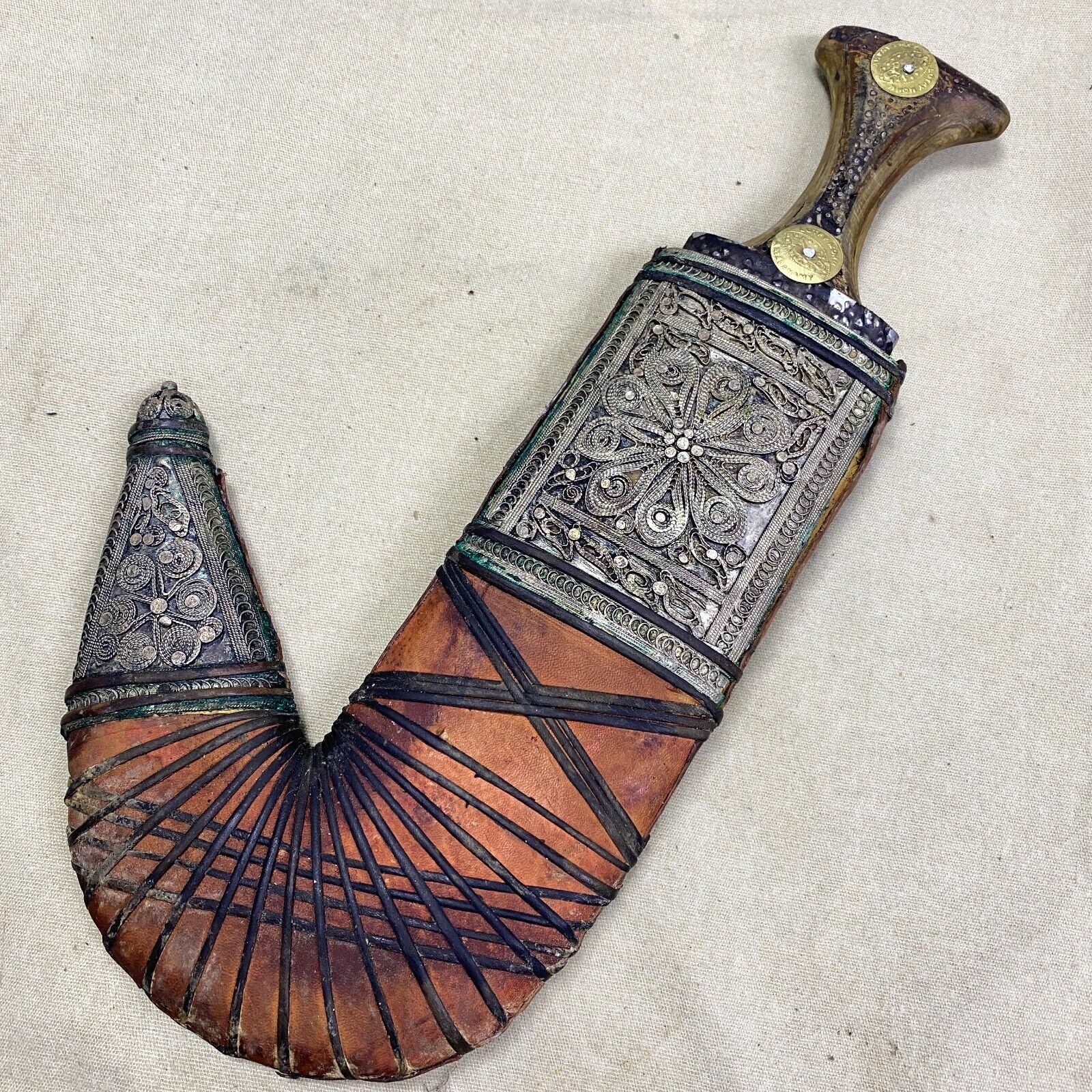 pretty Antique dagger arabic yemen khanjar jambiya oman dagger جنبية يماني خنجر