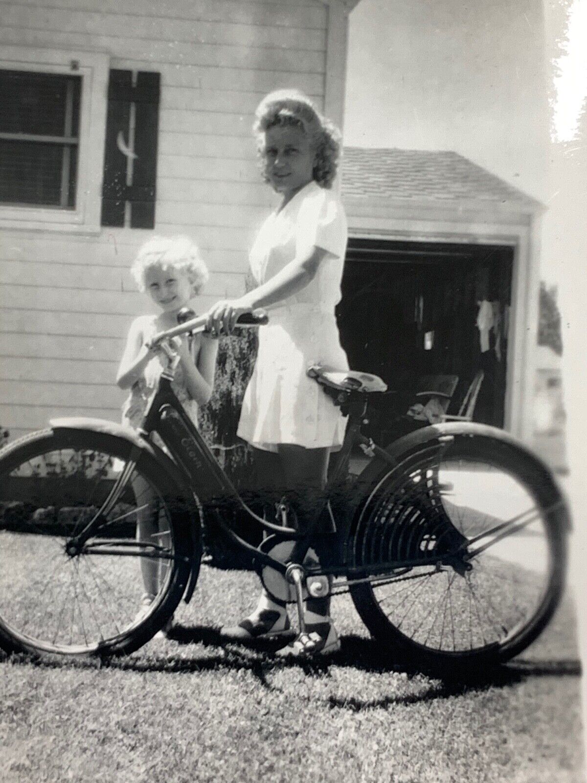 (AnB) Photo Photograph 1946 Mother Girl New Elgin Bike Bicycle