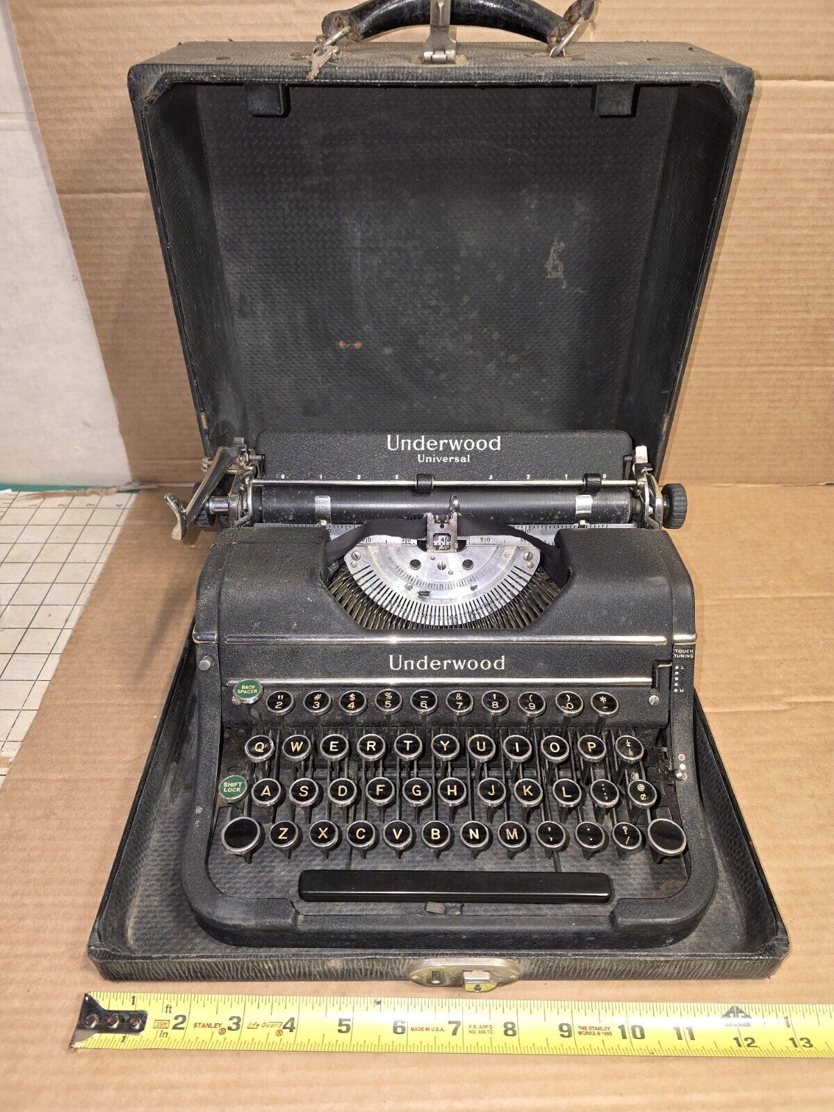 Vintage/Antique Underwood Universal Portable Old Fashioned Typewriter W Case key