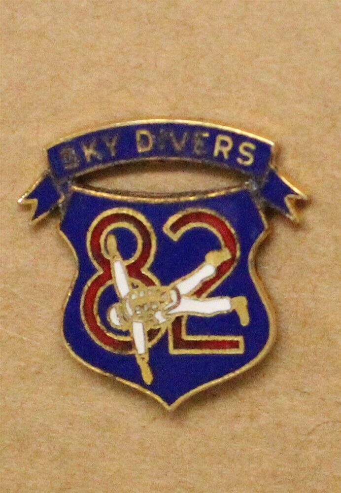 82nd Airborne Division Sky Diving Club Lapel Pin (3050)