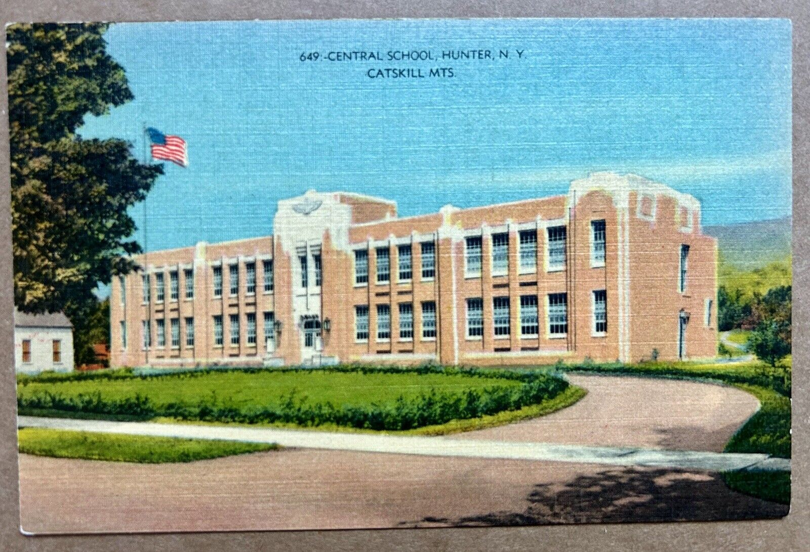 CENTRAL SCHOOL, HUNTER, New York CATSKILL MTS Vintage Postcard