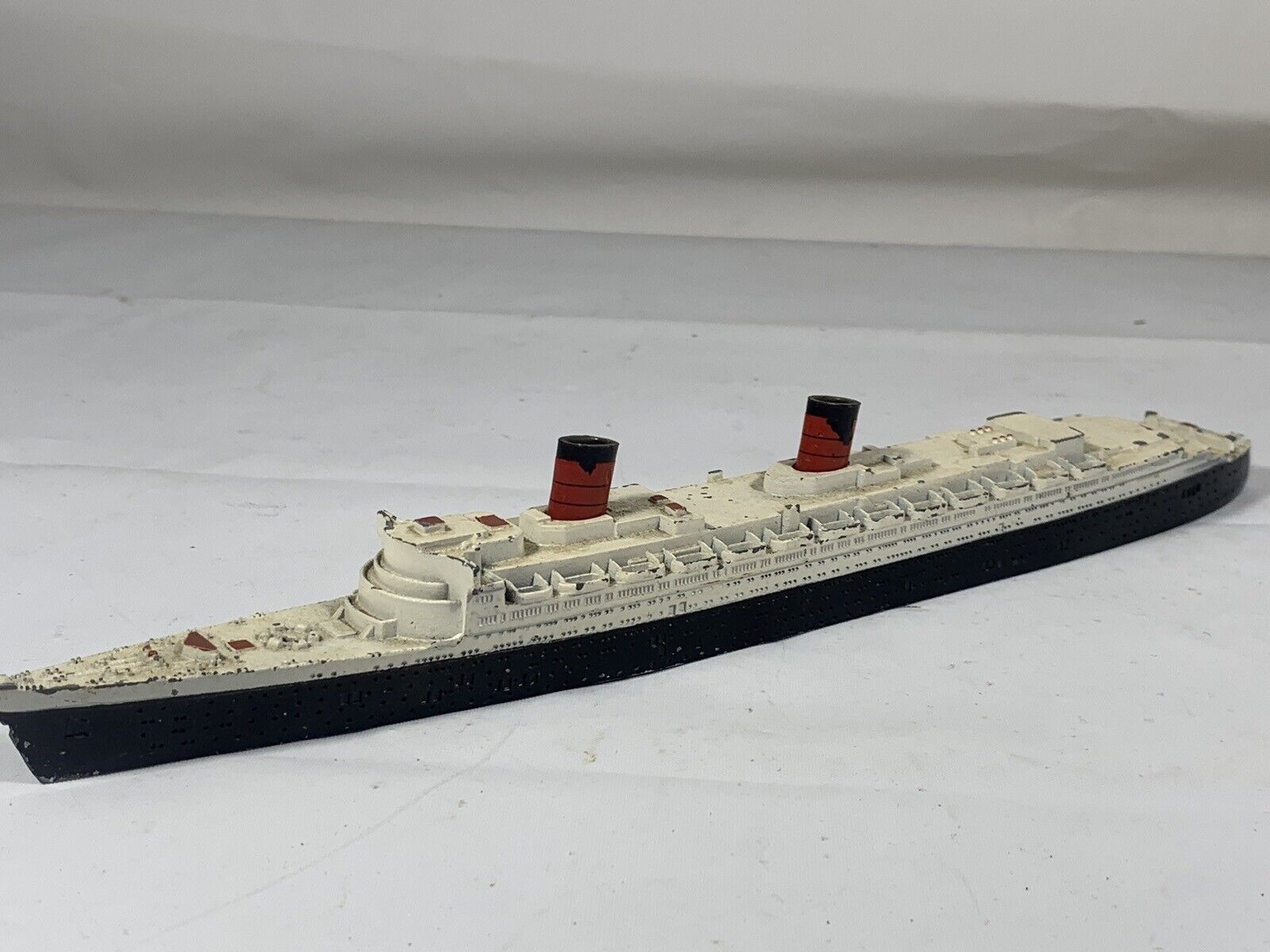 TRIANG MINIC SHIPS M702 RMS Queen Elizabeth OCEAN LINER SHIP
