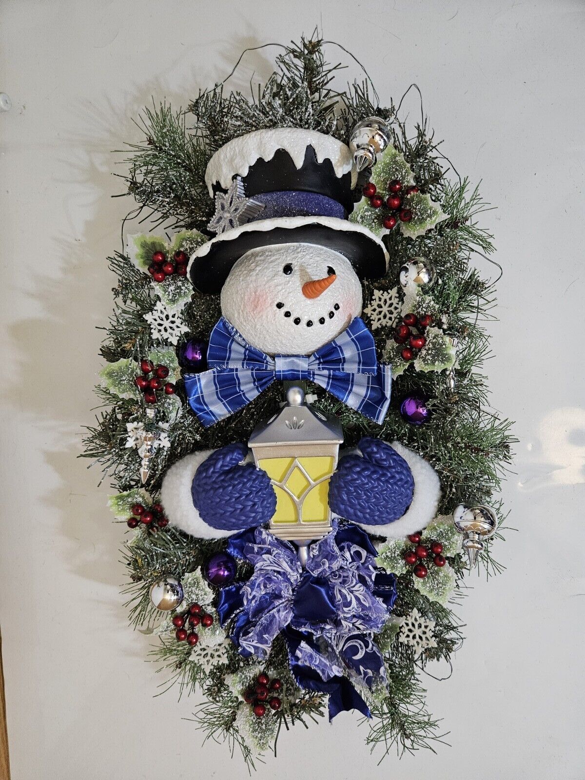 Thomas Kinkade A Warm Winter Welcome Holiday Snowman Wreath Lights Up: 2\' Tall