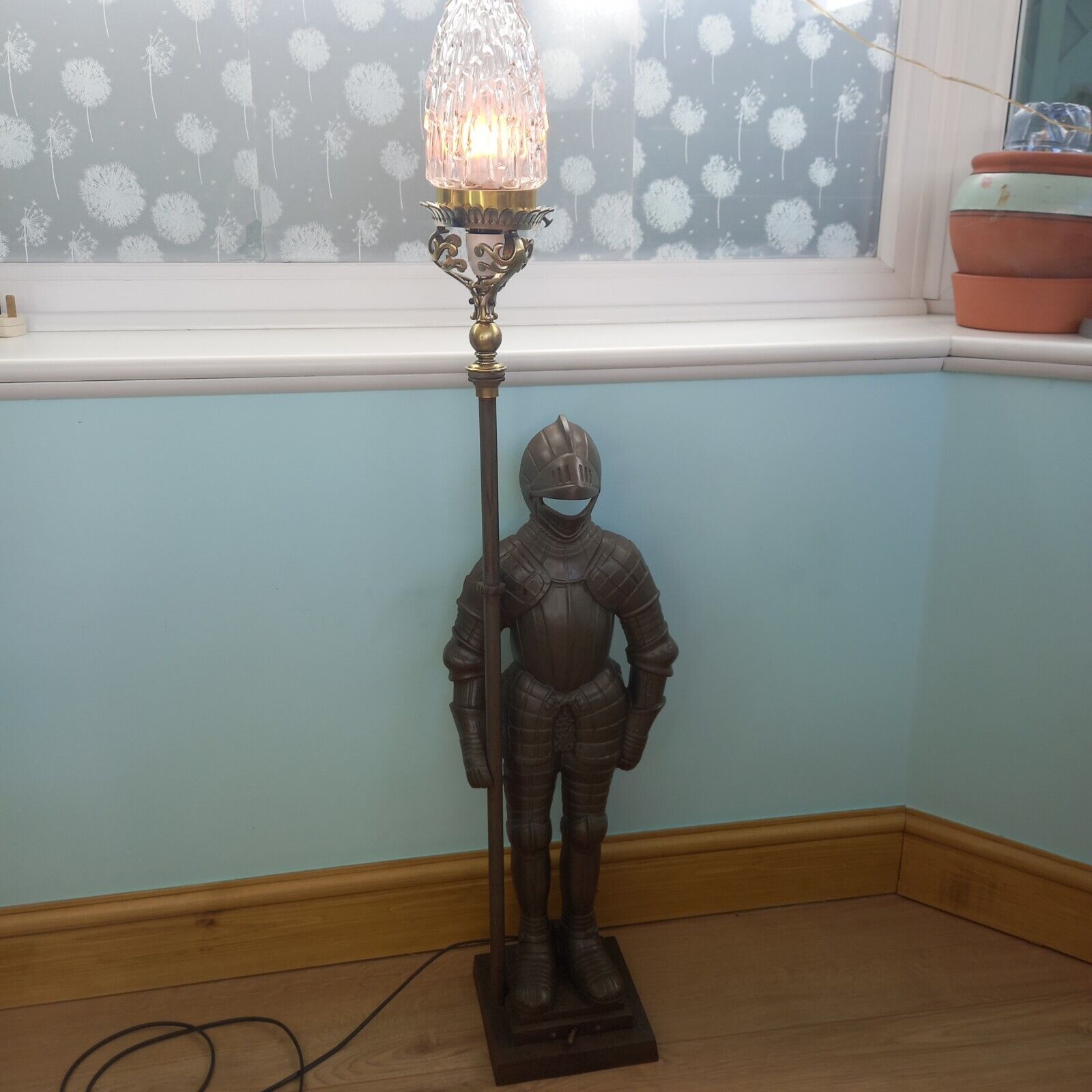 1930s NESTOR KNIGHT IN ARMOUR TABLE LAMP CAST IRON w/ Flame Effect Lamp Vintage