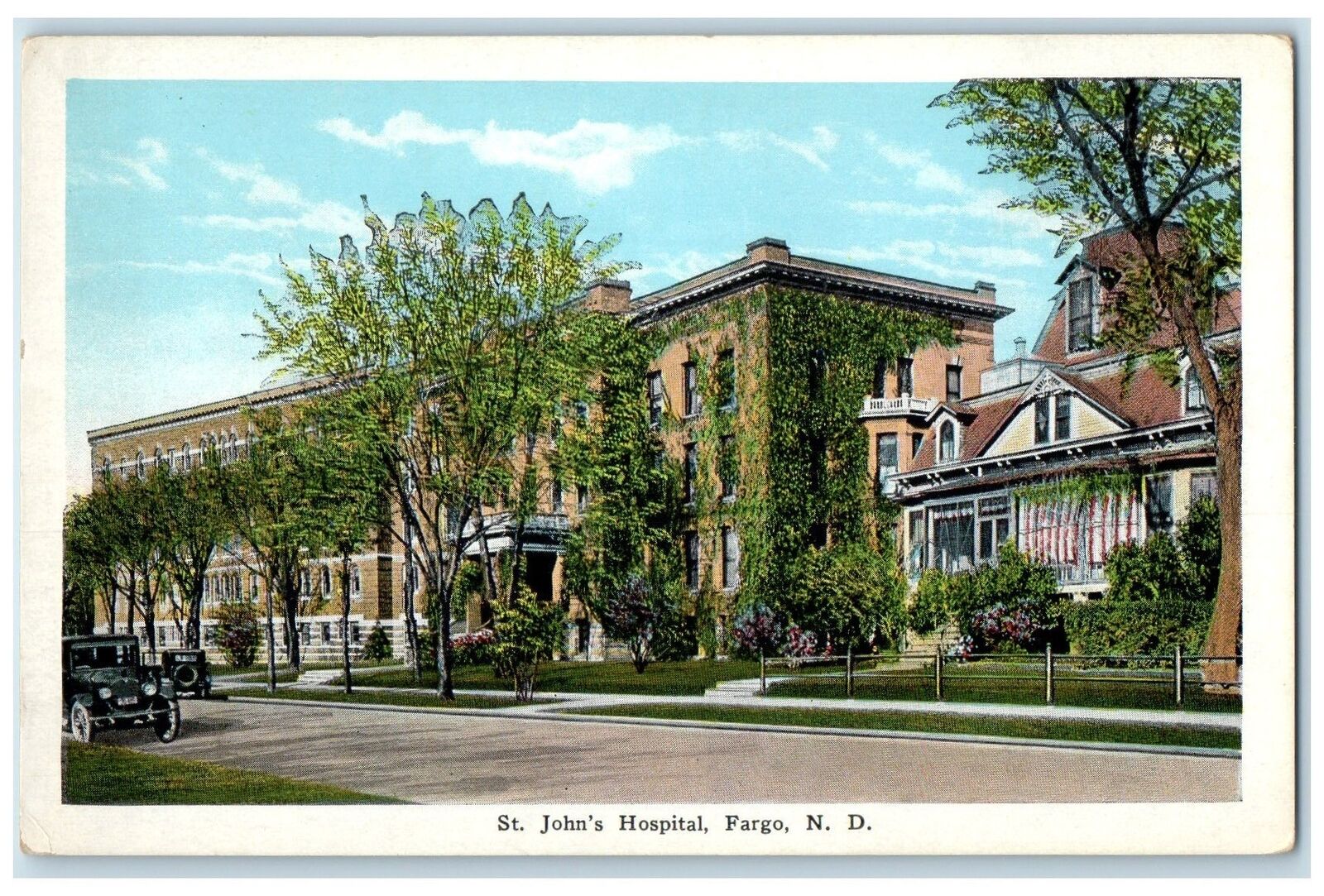 c1920\'s St. John\'s Hospital Building Classic Cars Fargo North Dakota Postcard