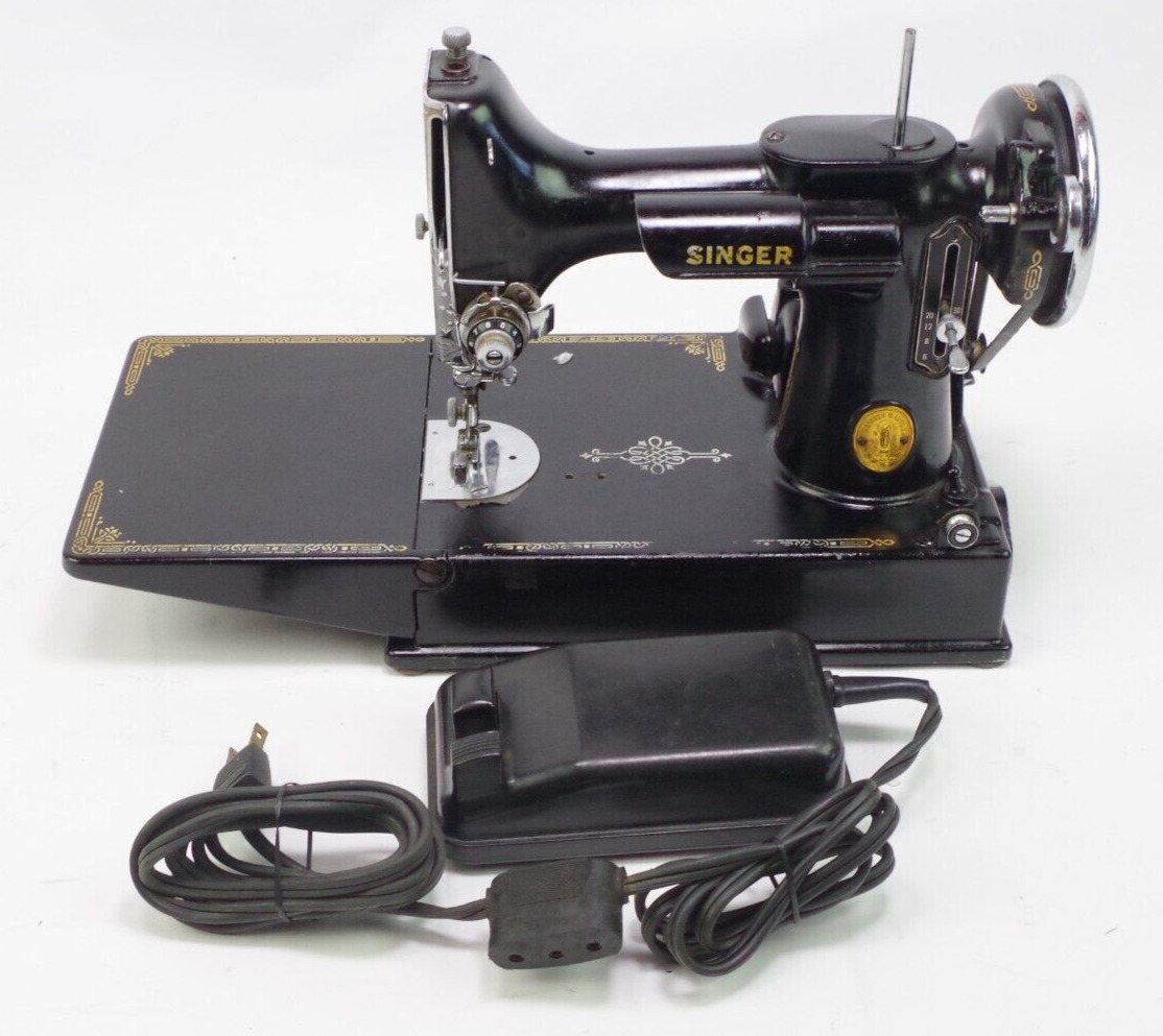 Singer Model 15 Portable Electric Sewing Machine Featherweight W/Case READ