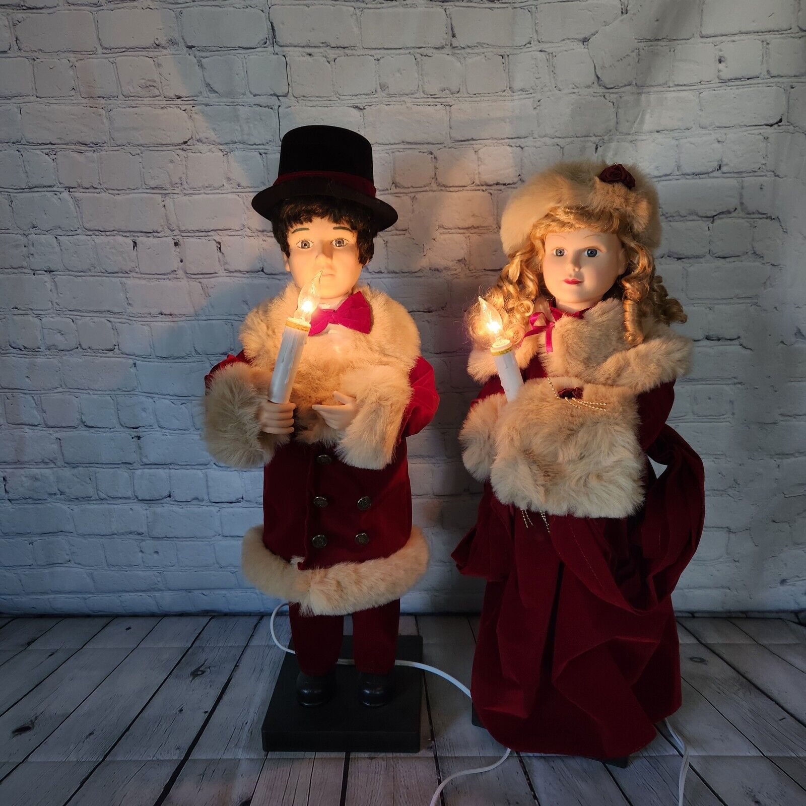 Christmas Carolers Decoration Traditions Animated Victorian Couple Lighted 26\