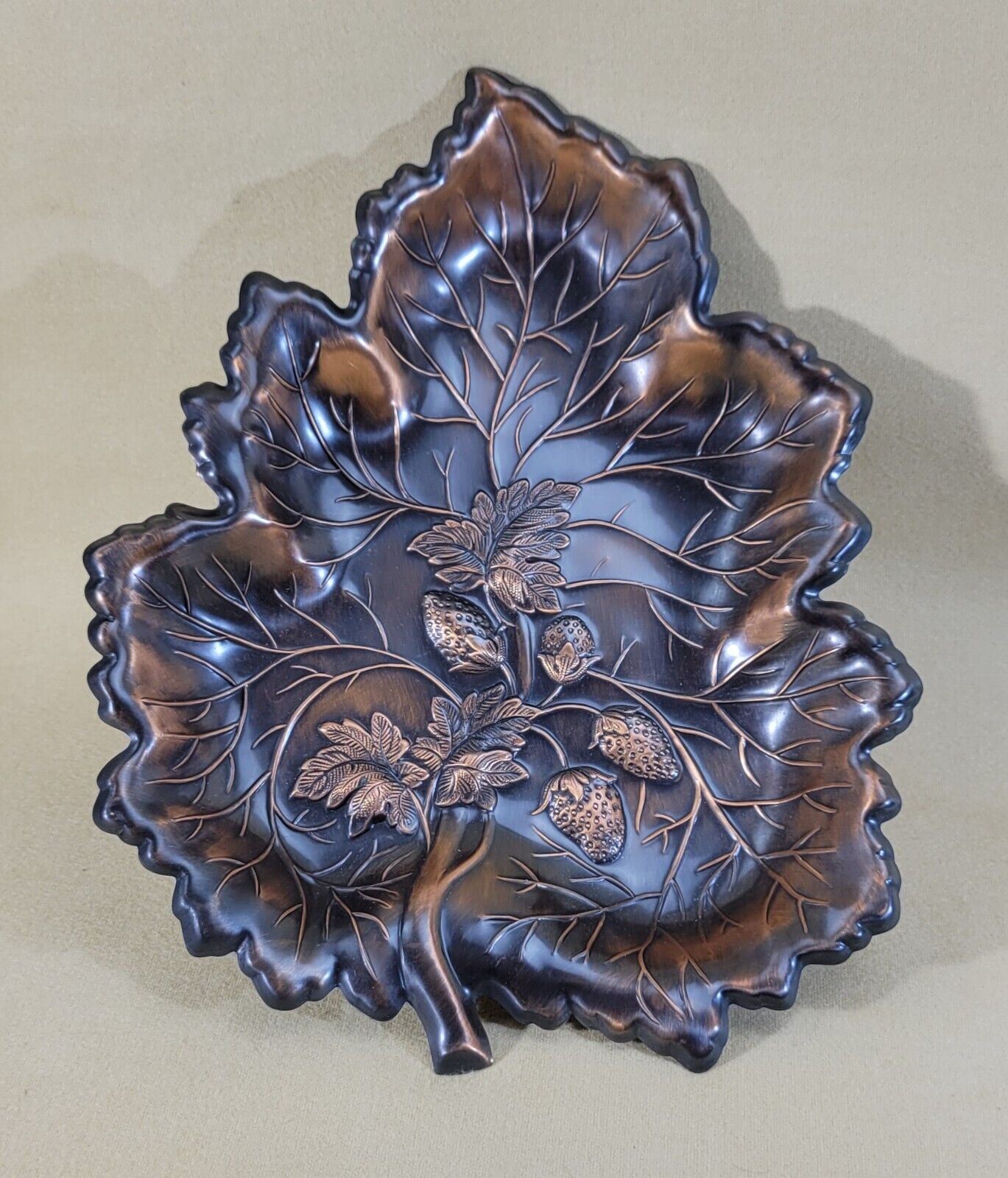 Vintage Coppercraft Guild Leaf Design Shallow Decorative Copper Bowl Mass. USA