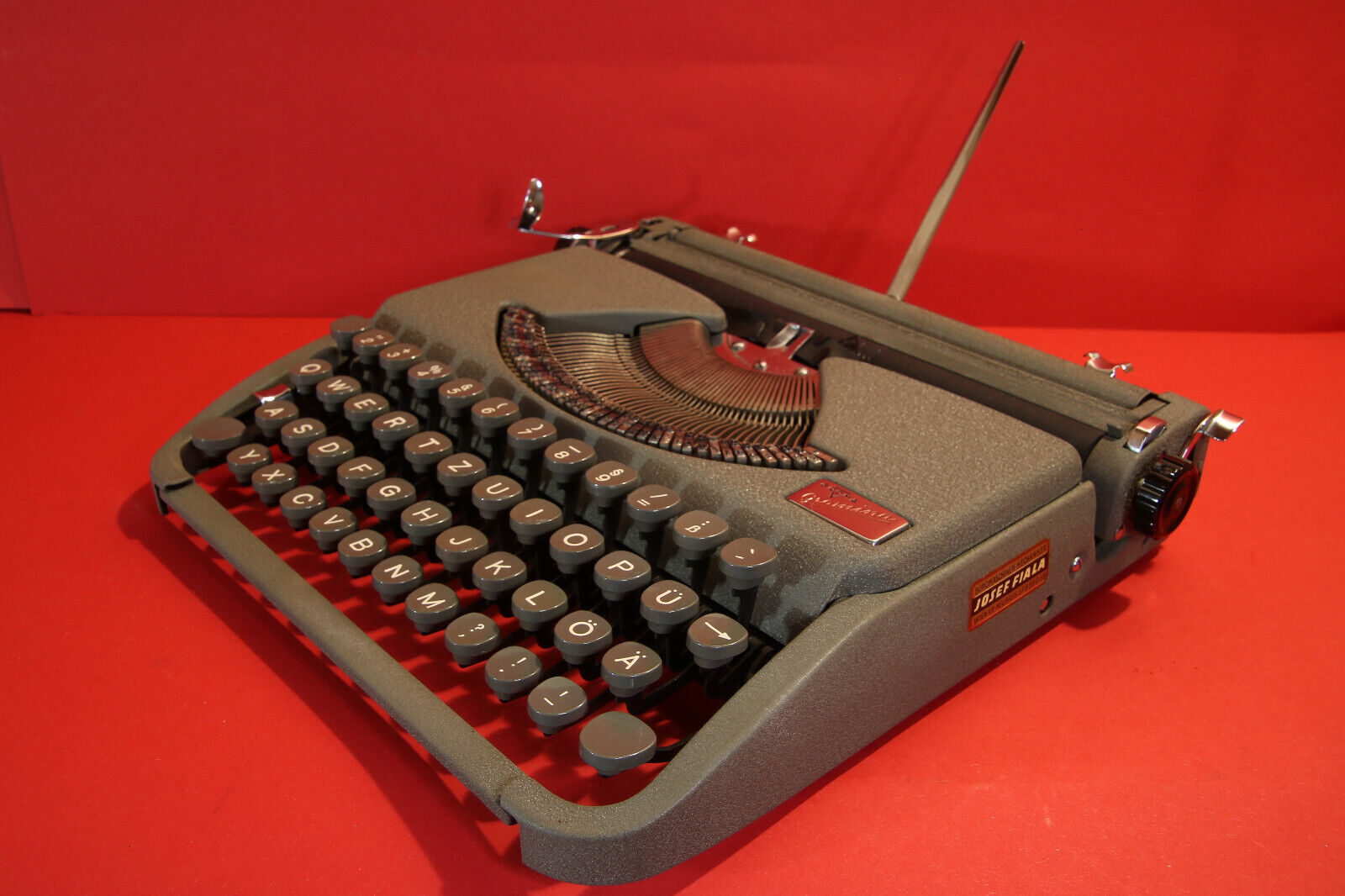 Vintage  Groma Gromina typewriter GDR  1953 serviced-tested-cleaned