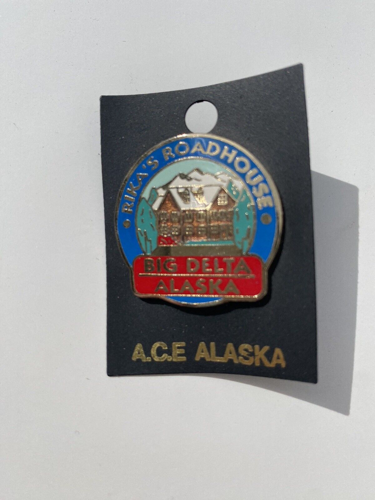 RIKA’S Roadhouse Big Delta Alaska Hat Pin Lapel Pin Travel Souvenir - 