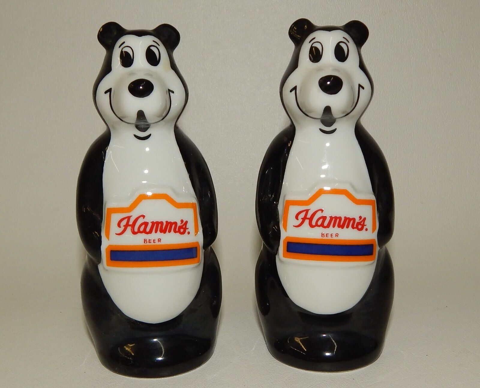 Hamm\'s Beer Bears Holding Signs Labels Salt & Pepper Shaker Set MIJ