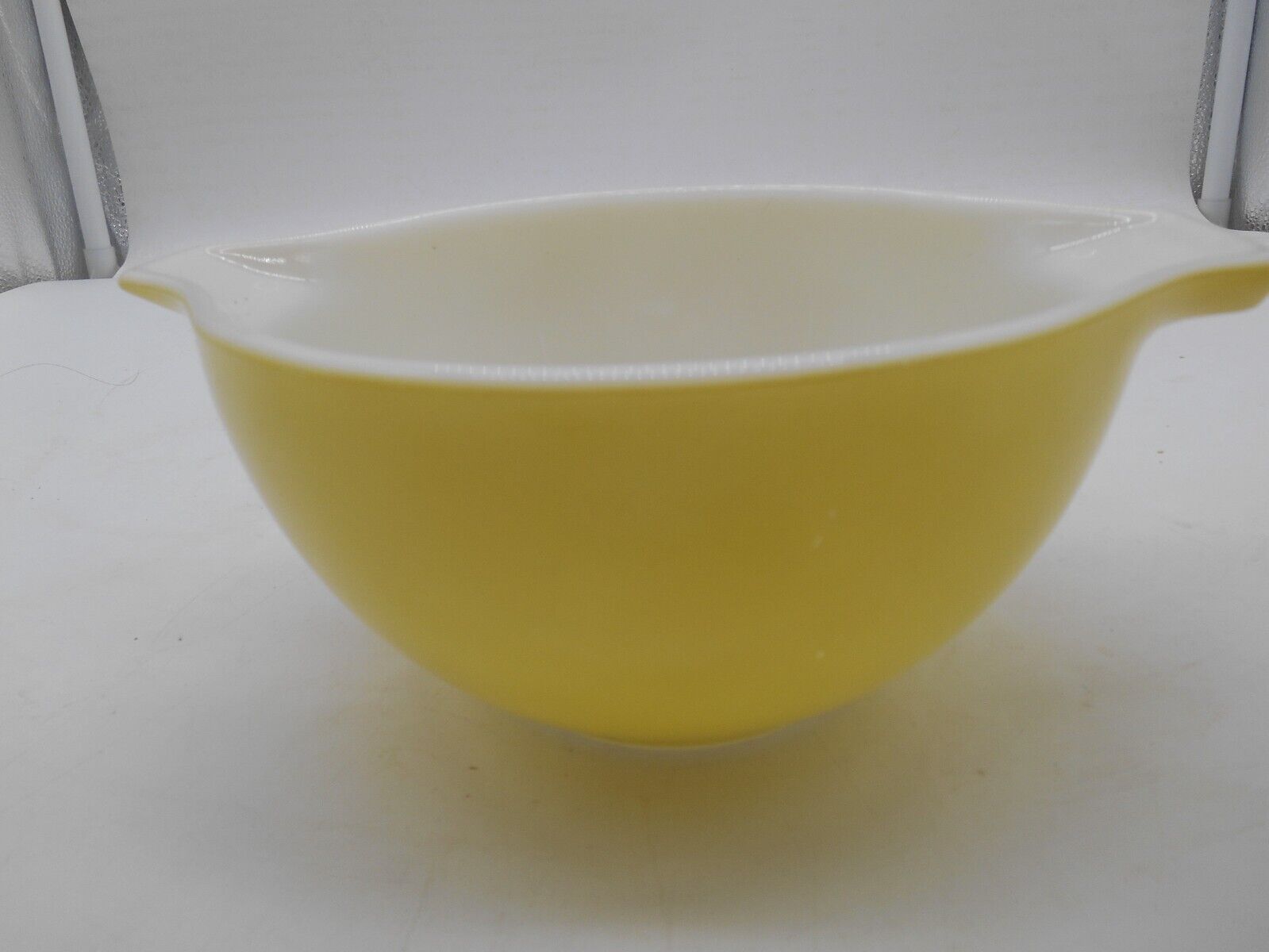 Excellent Pyrex Verde Yellow 1 1/2 PT Cinderella Mixing Bowl