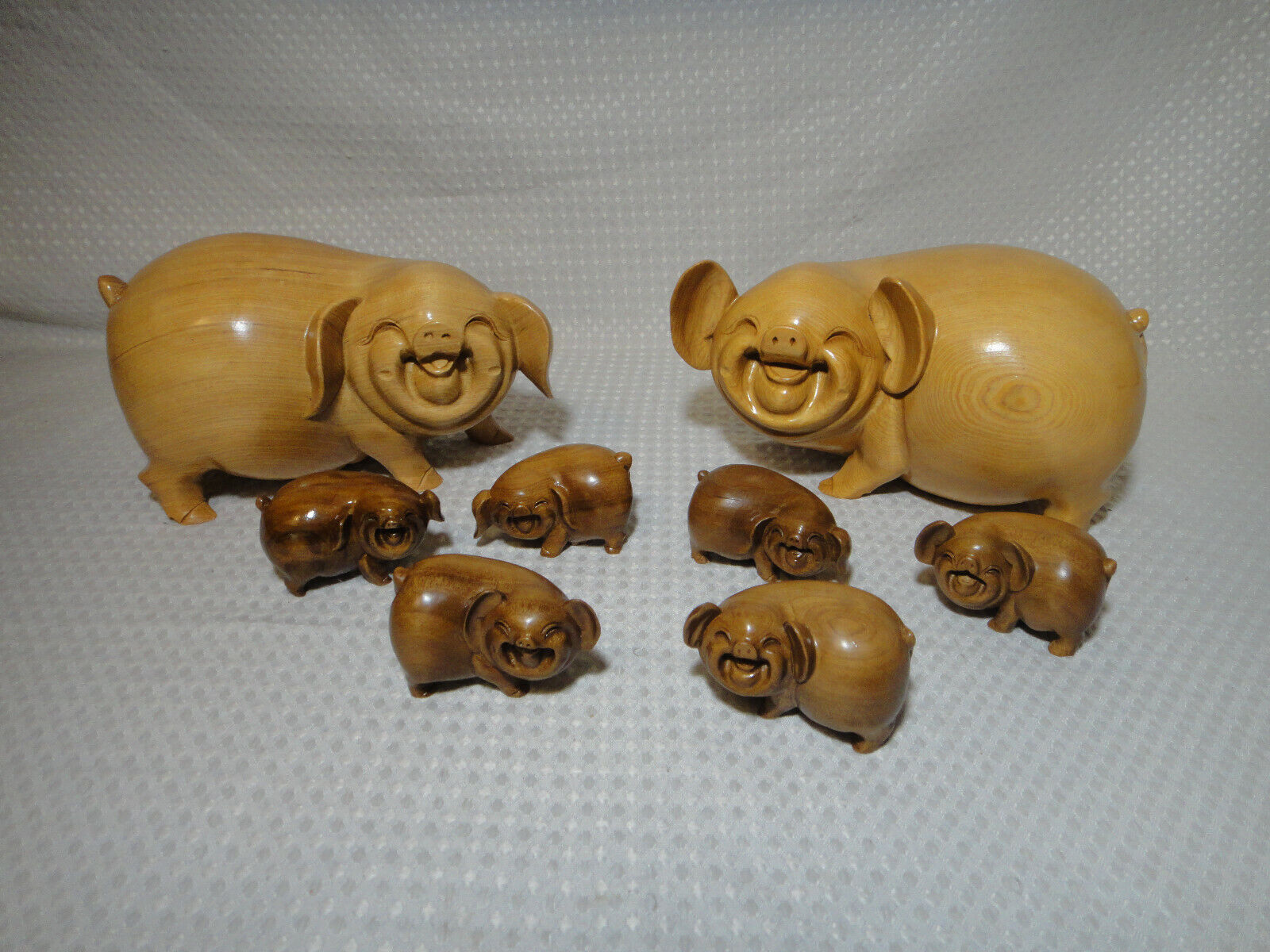 Carved Solid Wood Happy Smiling Pig Family Detailed Mom Dad & 6 Babies Set of 8