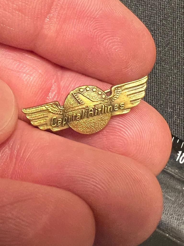 Obsolete Capital Airline Pilot Wings Antique  Pin   (A2024A)