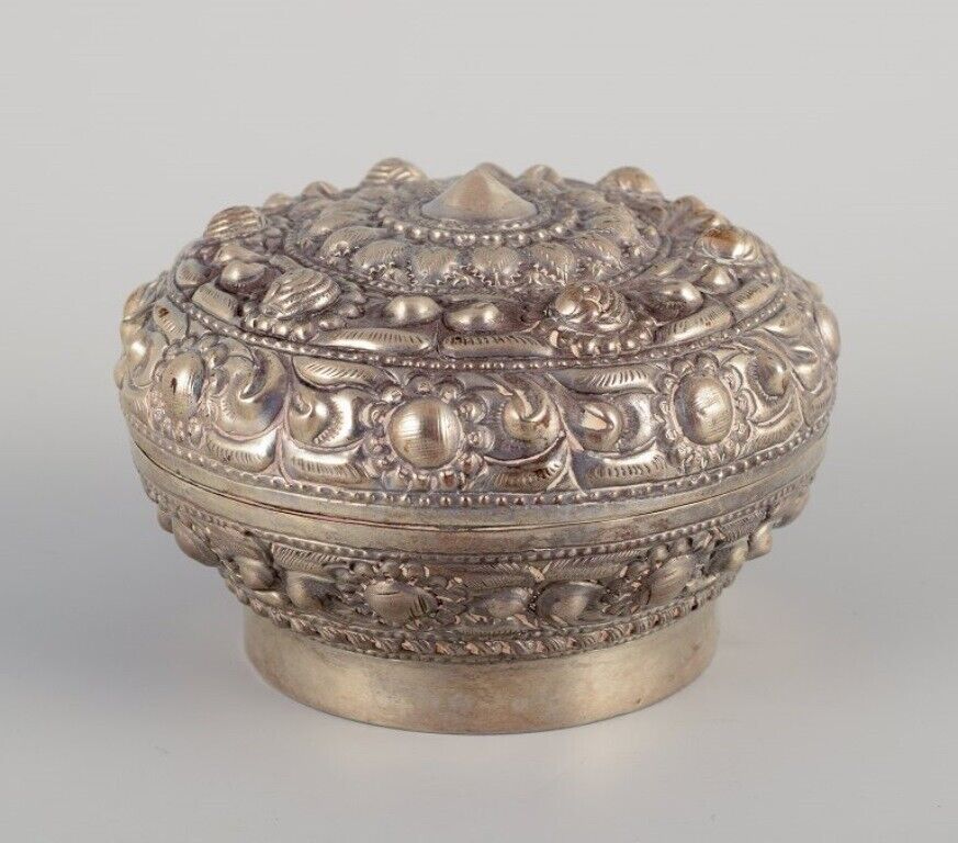 Chinese silversmith. Lidded jar richly decorated in relief. Approx. 1900