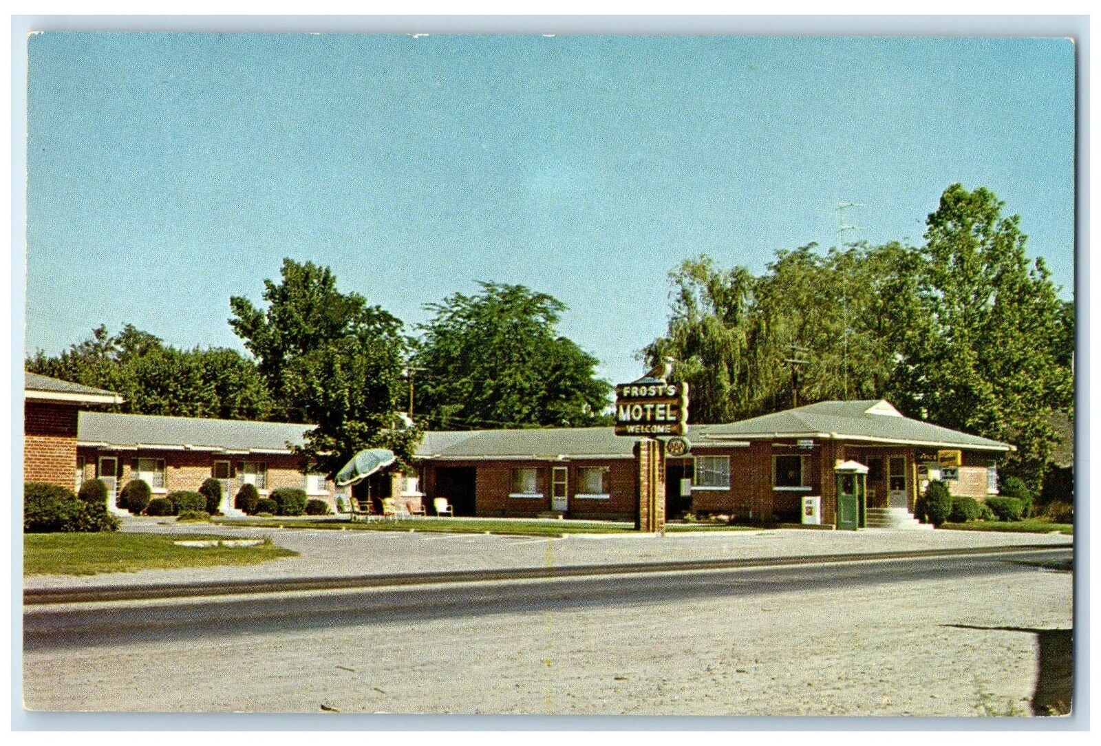 c1960s Frost Motel Exterior Roadside Ontario Oregon OR Unposted Signage Postcard