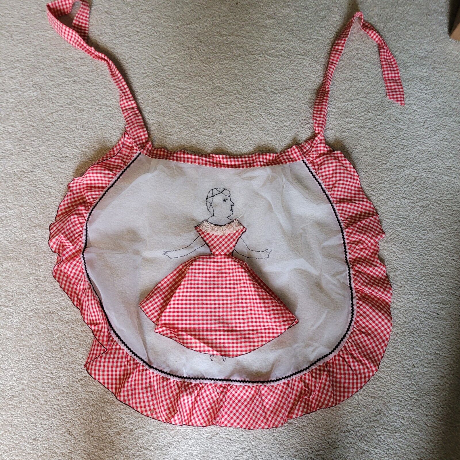 Vintage 50s handmade Apron Embroidery Peek a Boo lady red gingham dress