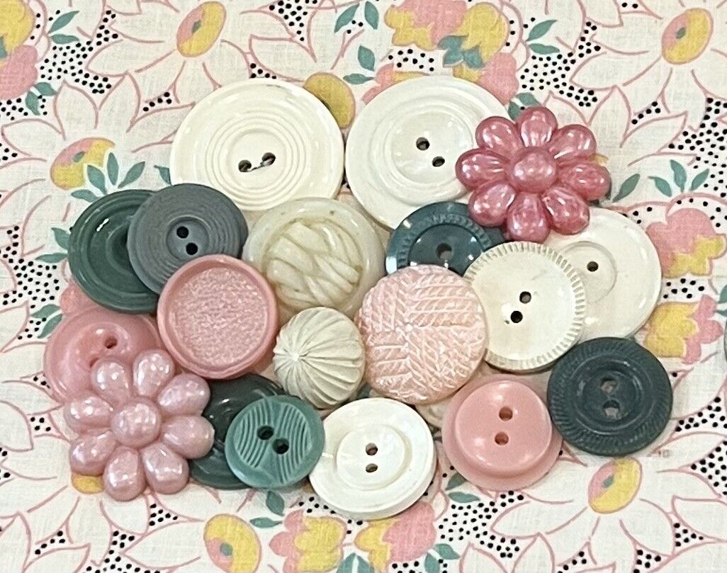 Vintage Lot Buttons Lot Mixed Variety Plastics So Sweet Pink Daisy Group