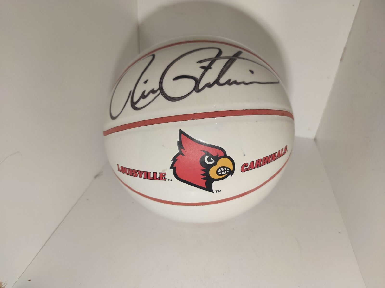 Louisville Cardinals Rick Pitino basketball ball with autograph (F5)