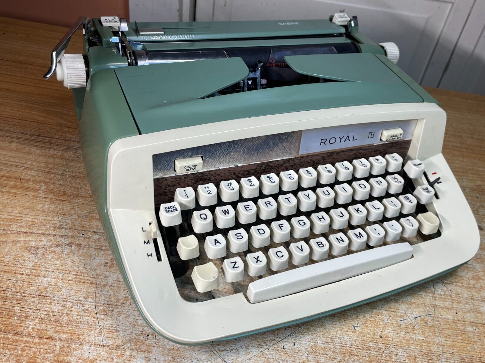 Excellent 1978 Royal Sabre Vintage Portable Typewriter Working w New Ink & Case