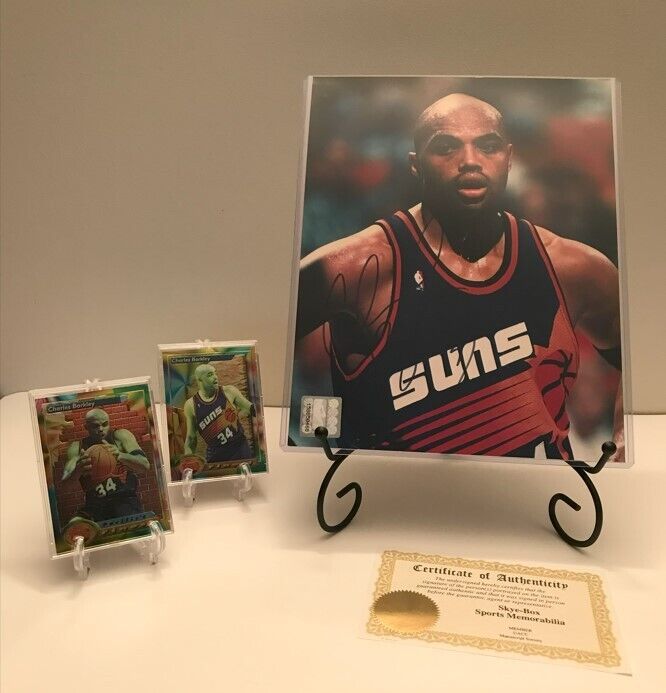 CHARLES BARKLEY 1995 SIGNED PHOTO AND TRADING CARD PACKAGE