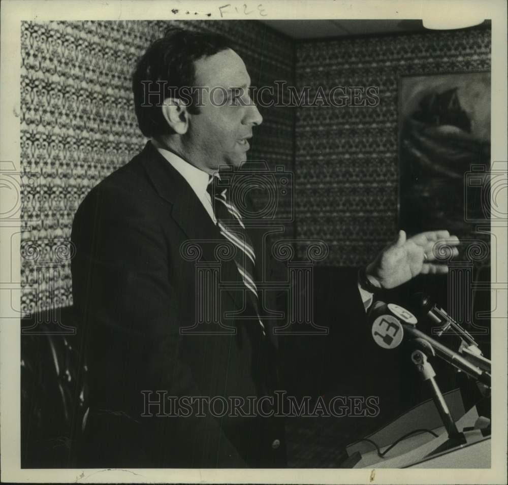 1976 Press Photo Joseph Martino holds press conference in Albany, New York