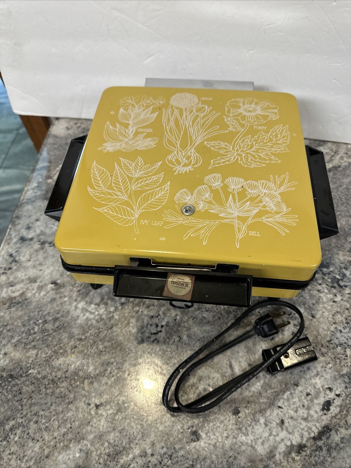 Vtg Sears Simpson Grill Waffler Waffle Maker yellow  Herbal Floral 1970s