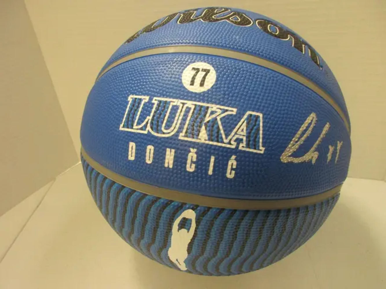 Luka Doncic of the Dallas Mavericks signed autographed logo basketball PAAS COA