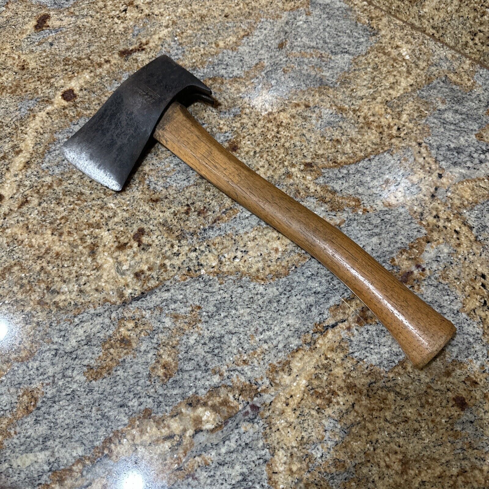 VINTAGE TRUE TEMPER TOMMY AXE SINGLE BIT AXE HATCHET HEAD WITH NAIL PULLER -NICE