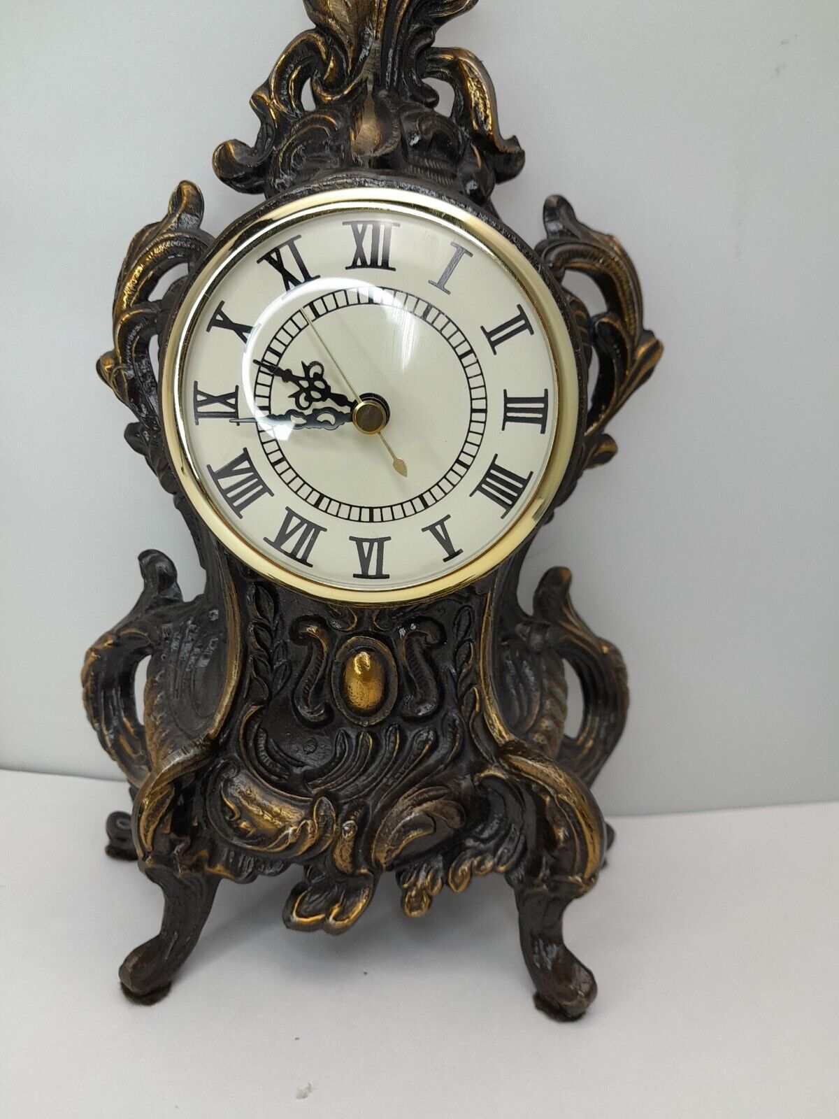Vintage Faux Brass Metal Mantel Clock Works Victorian Style Quartz Battery Power