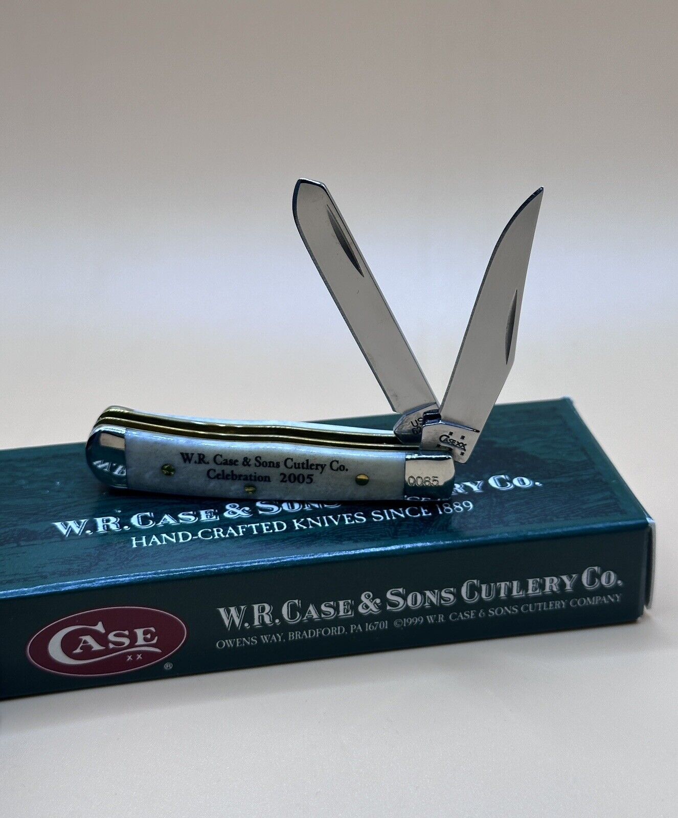 Case XX  2005 W.R Case & Sons Cutlery Co. Celebration Bone 62154 SS Tiny Trapper
