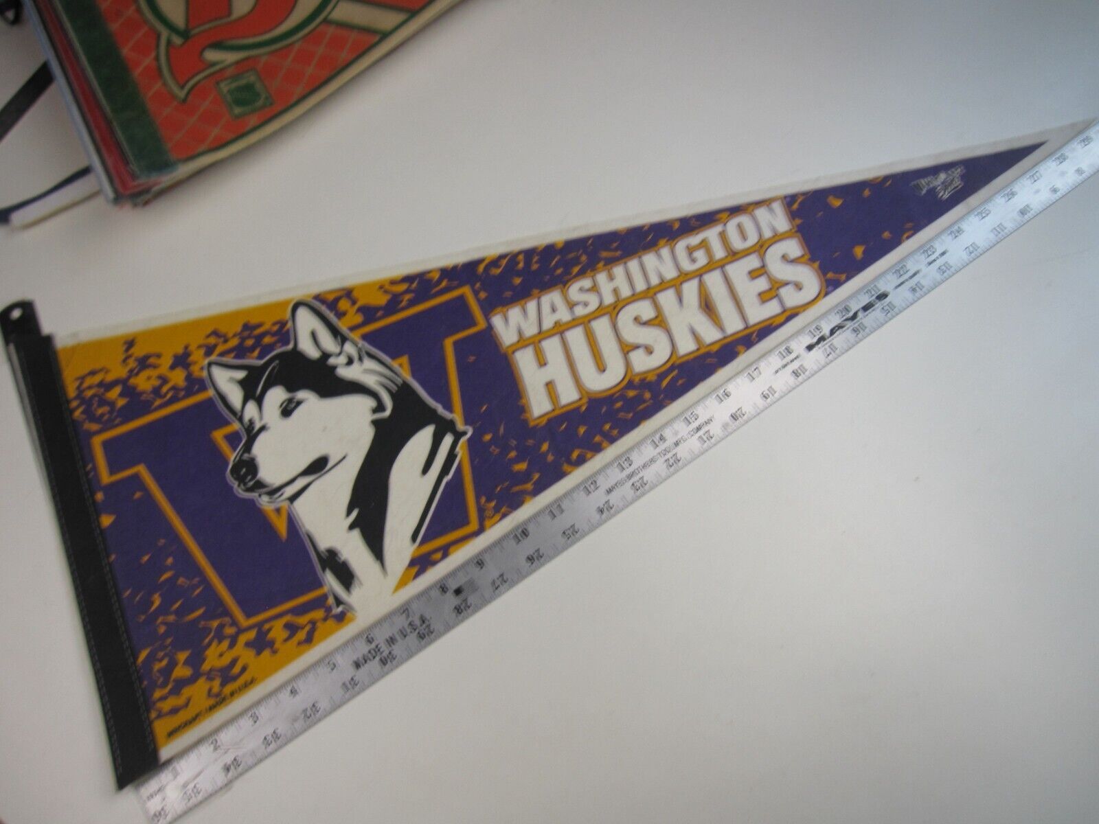 Vintage Washington Huskies Pennant BIS
