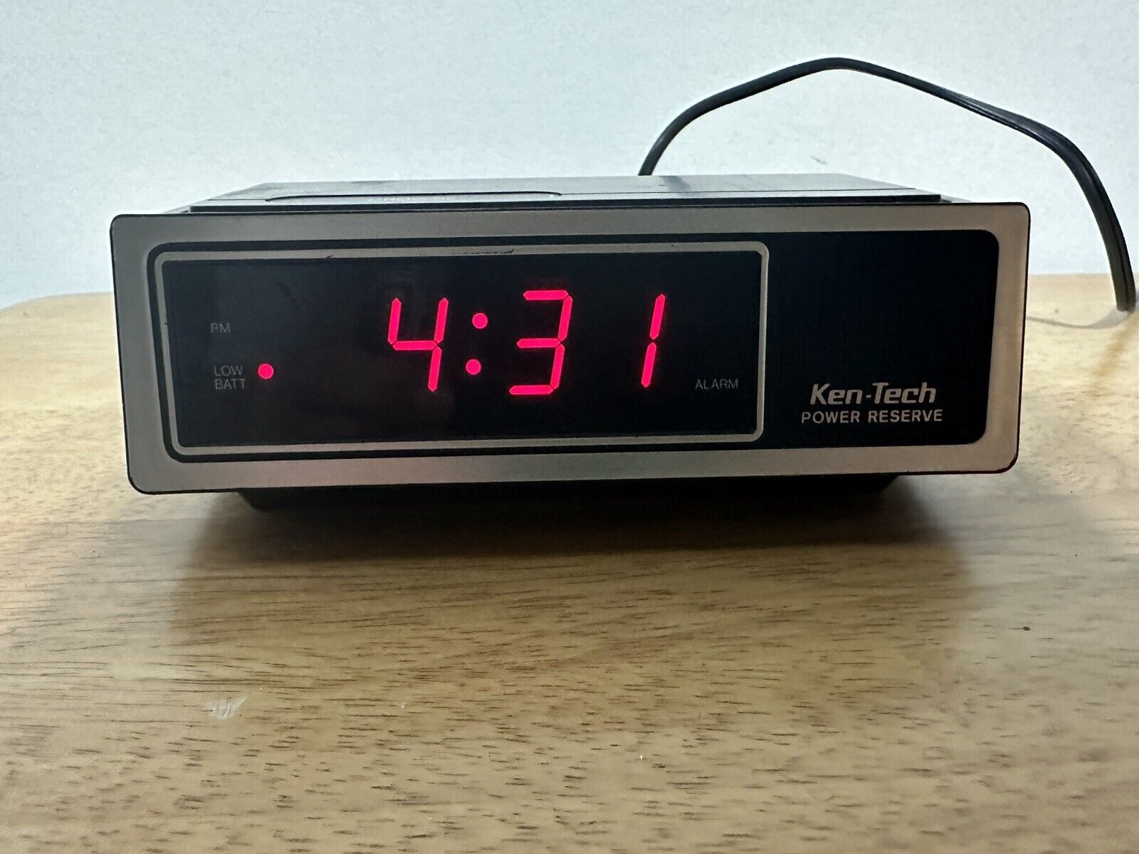 Vintage Ken-Tech T-2077 Digital Alarm Clock (Working)