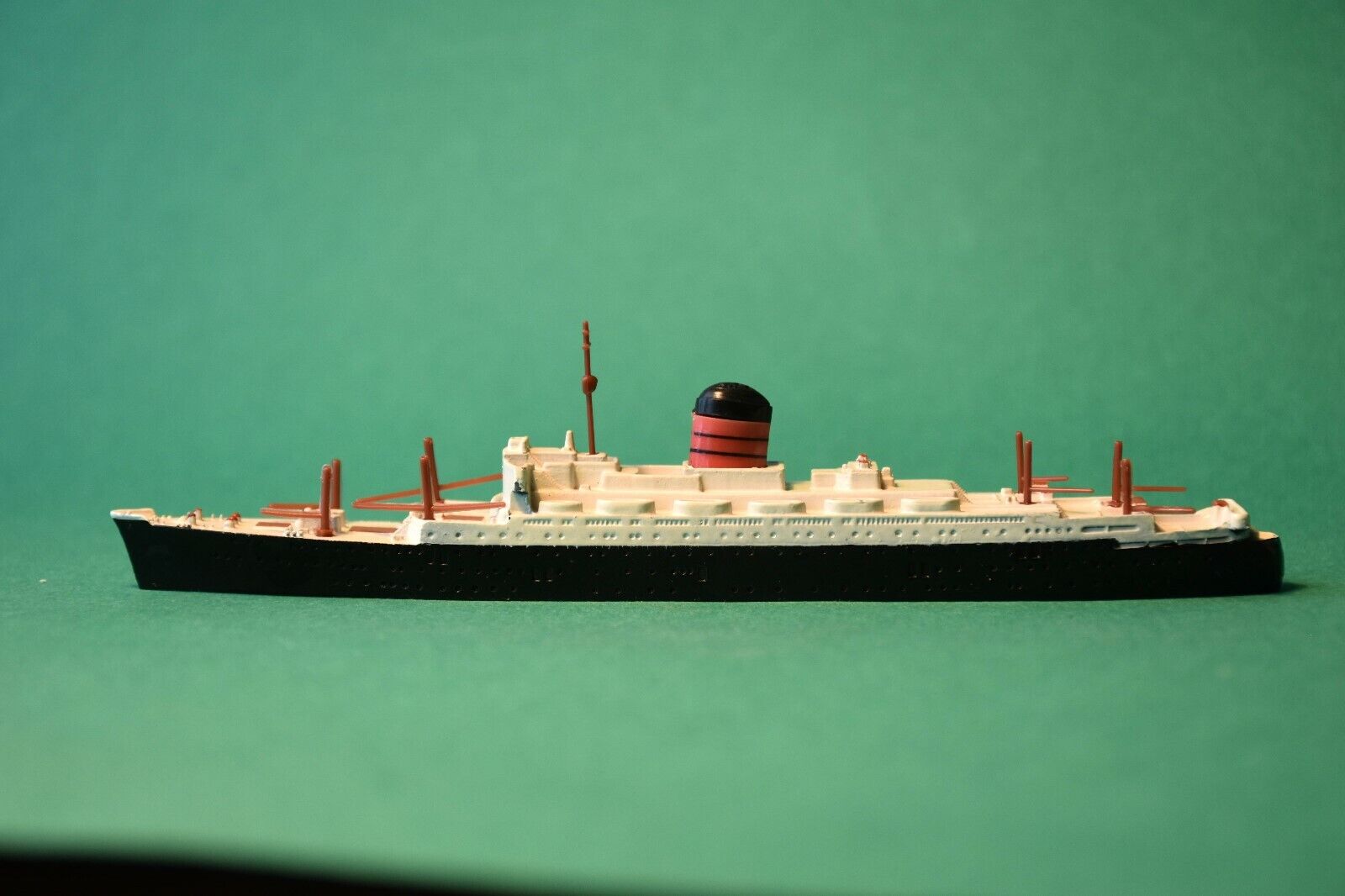 Tri-ang Minic Ships R.M.S IVERNIA M709 Ocean Liner 1/1200 Waterline Stairs 