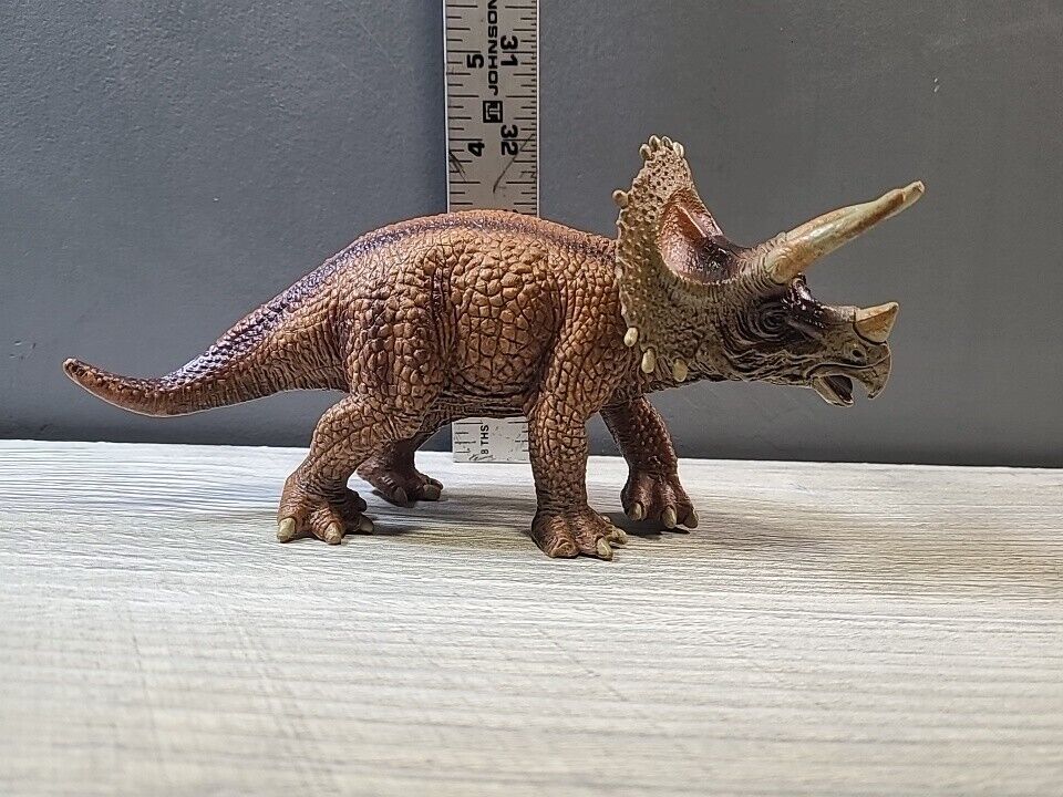 Schleich TRICERATOPS Dinosaur Plastic Figure 2011 VERY DETAILED D-73527 Retired