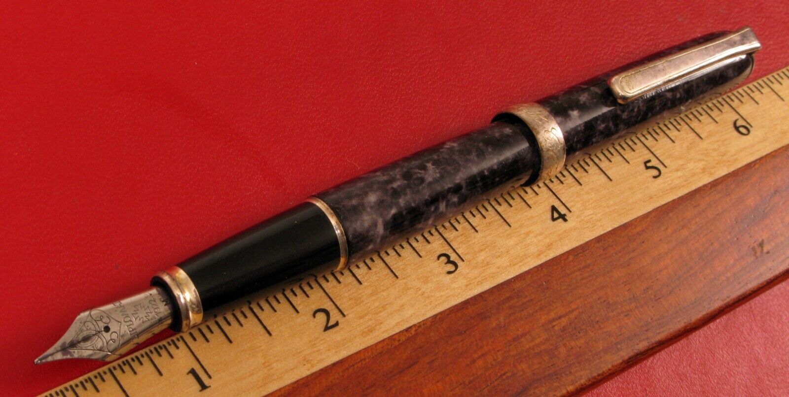 FABULOUS VINTAGE DIPLOMAT MADE IN GERMANY FOUNTAIN PEN AWESOME QUALITY 