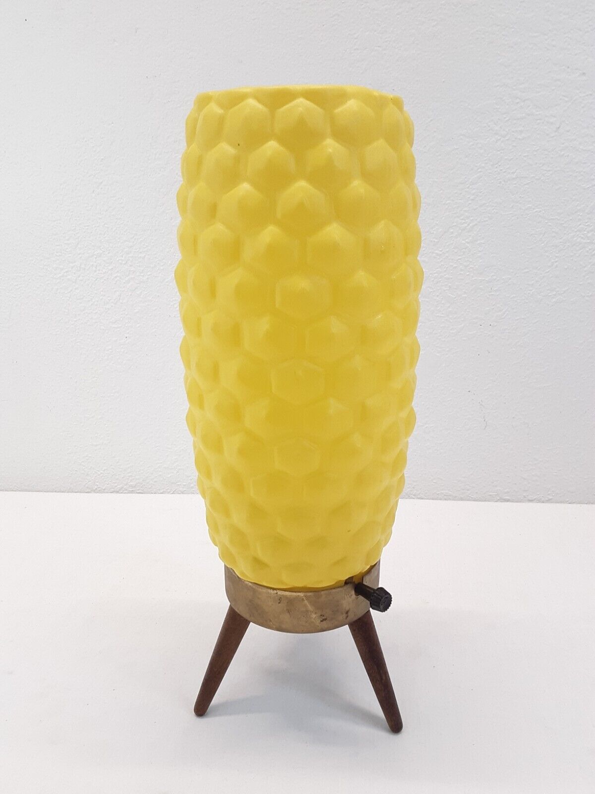 VTG MCM Atomic Honeycomb Beehive Yellow Plastic Tripod Leg Table TV Bubble Lamp