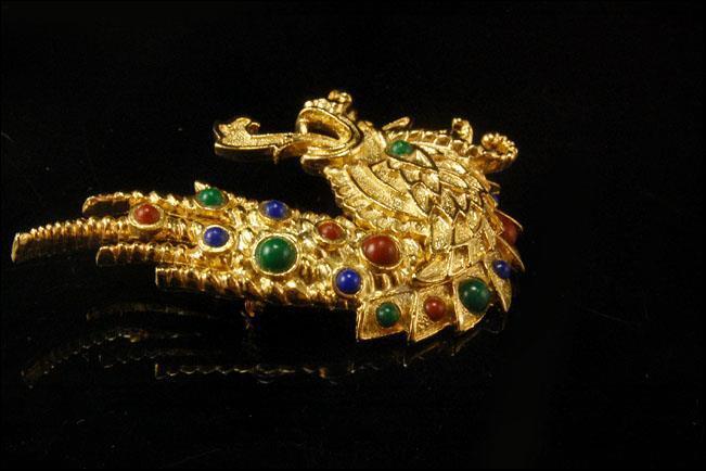 VINTAGE CORO CHINESE DRAGON HEAD JEWELED GOLD TONE BROOCH PIN  BR